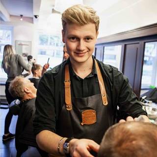 Kapsalon Therese, Man & Haar, de Barbier en de Knipperij